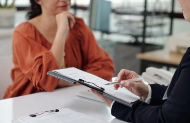 Social,Worker,Explaining,Contract,To,Customer